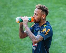 尴尬了！皇马发文祝库库雷利亚夺冠，FIFA仍显示其为切尔西球员